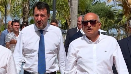 Gelardi (Lega): “Un 2024 di Grandi Traguardi per la Calabria” Gelardi ha sottolineato il ruolo cruciale del Ministro delle Infrastrutture, Matteo Salvini, che ha dedicato particolare attenzione alla Calabria, permettendo così l'arrivo di fondi essenziali per la realizzazione di opere infrastrutturali strategiche