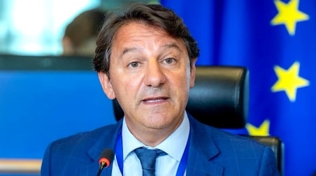 Discarica di Scala Coeli (Cs), la Commissione Ue dà ragione all’europarlamentare Tridico (M5S): “Impianto fuori dal quadro delle norme europee, per casi analoghi già 240 procedure sanzionatorie verso l’Italia”  A seguito di questi ammonimenti, Tridico scriverà alla Regione Calabria e al governo italiano, chiedendo l'immediata attuazione delle regole e dei princìpi esplicitati dalla Commissione europea